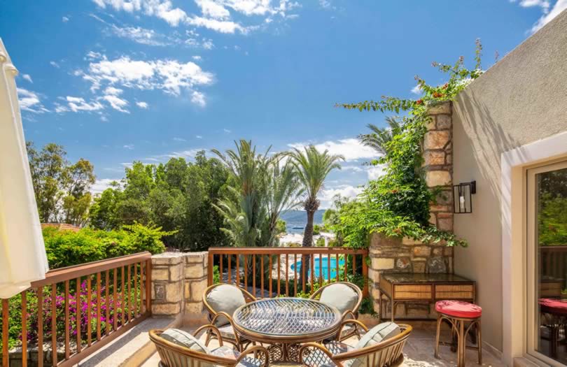 Divan Bodrum Otel Tek Yatak Odalı Suite - Deniz Manzaralı