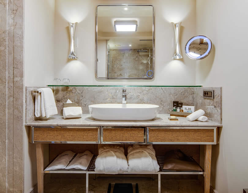 Deluxe Havuz Manzaralı Oda - Banyo