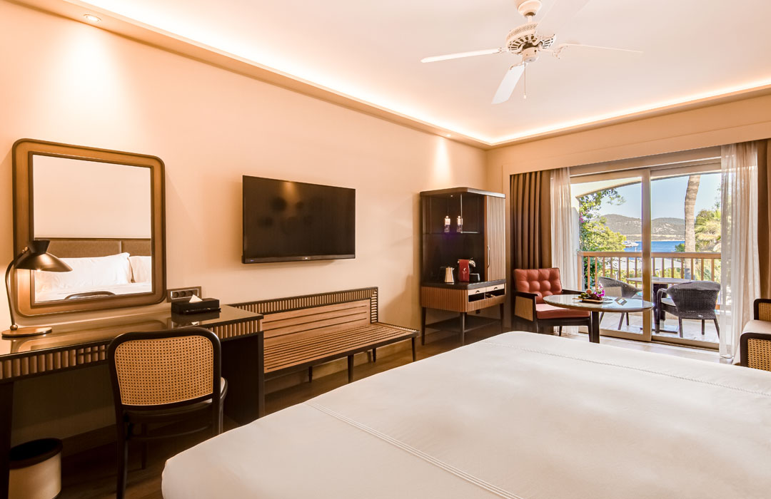 Divan Bodrum Havuz Deniz Manzaralı Oda