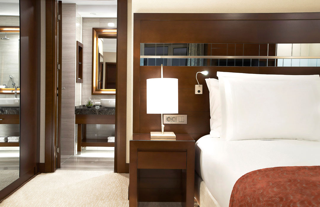 Divan Mersin Otel Tek Yatak Odalı Suit